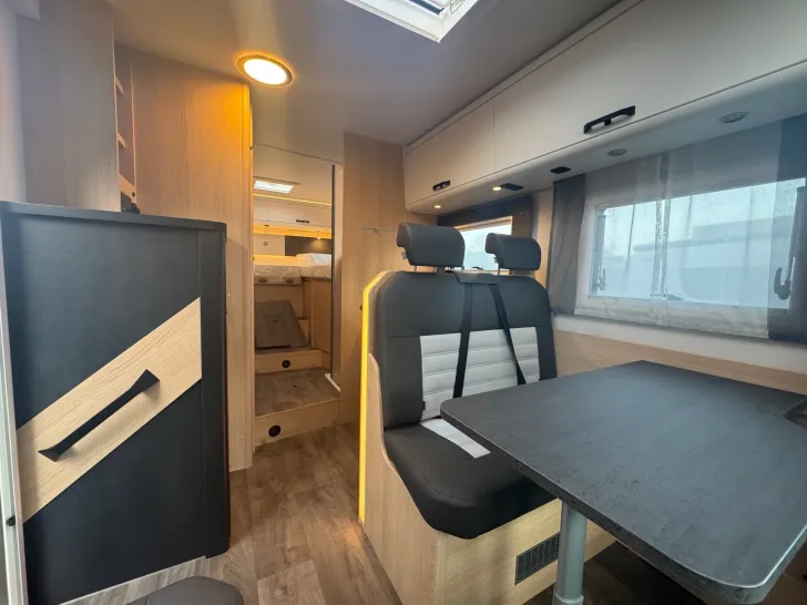 Fahrzeugbild Sunlight T 680 #9