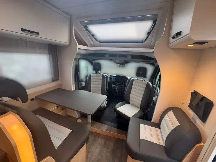 Fahrzeugbild Sunlight T 680 #8