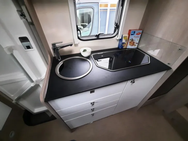Fahrzeugbild Bürstner Lyseo Time Skyline 690 G Verfüg./Sparen Sie 20.390,- € #11