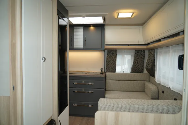 Fahrzeugbild Hobby De Luxe 400 SFe (05) Sackmarkise Thule, FH #10