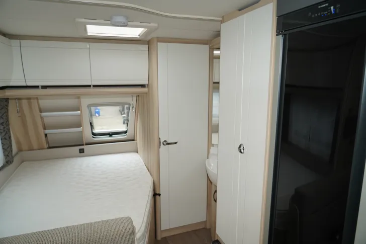 Fahrzeugbild Hobby De Luxe 400 SFe (05) Sackmarkise Thule, FH #11