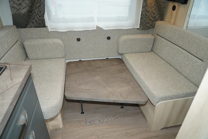 Fahrzeugbild Hobby De Luxe 400 SFe (05) Sackmarkise Thule, FH #6