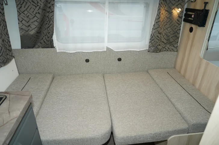 Fahrzeugbild Hobby De Luxe 400 SFe (05) Sackmarkise Thule, FH #7