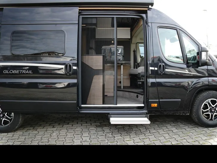 Fahrzeugbild Dethleffs Globetrail 640 ES Fiat 4,25t Schlafdach Klima #11