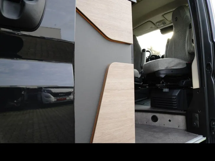 Fahrzeugbild Dethleffs Globetrail 640 ES Fiat 4,25t Schlafdach Klima #12