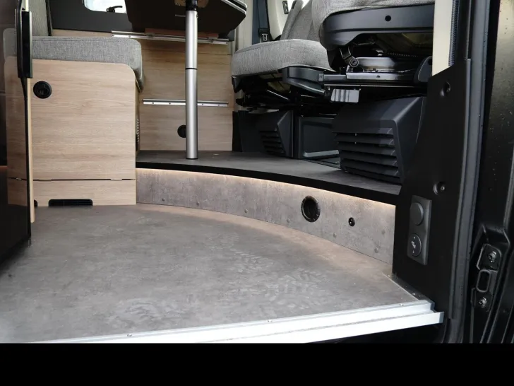 Fahrzeugbild Dethleffs Globetrail 640 ES Fiat 4,25t Schlafdach Klima #13