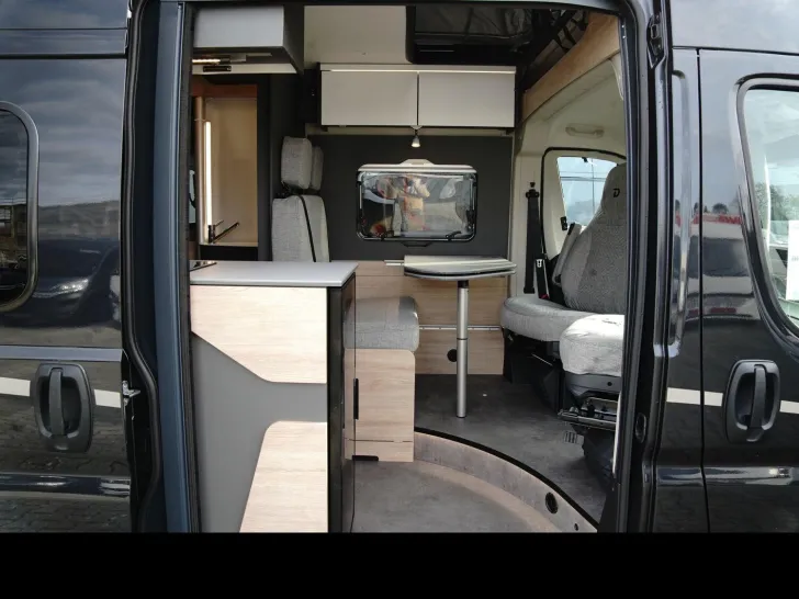 Fahrzeugbild Dethleffs Globetrail 640 ES Fiat 4,25t Schlafdach Klima #14