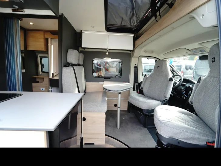 Fahrzeugbild Dethleffs Globetrail 640 ES Fiat 4,25t Schlafdach Klima #16