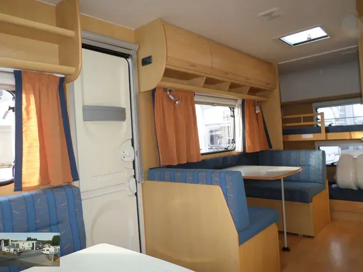 Fahrzeugbild Dethleffs Camper 490 TK Nr. 82 -Etagenb.,2 Sitzgruppen #5