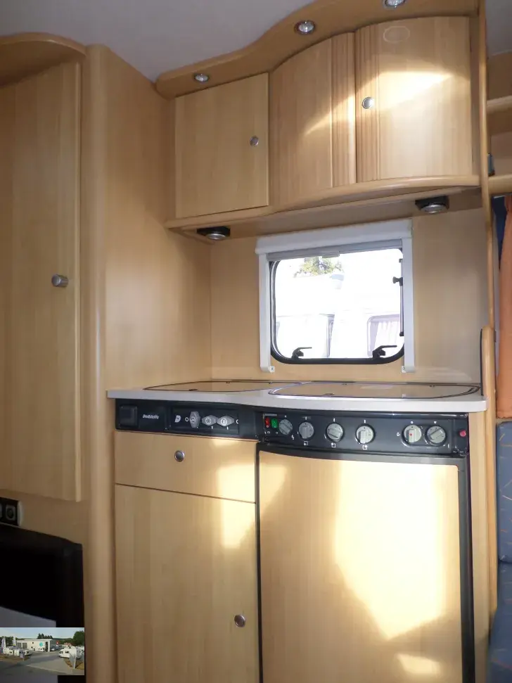 Fahrzeugbild Dethleffs Camper 490 TK Nr. 82 -Etagenb.,2 Sitzgruppen #10