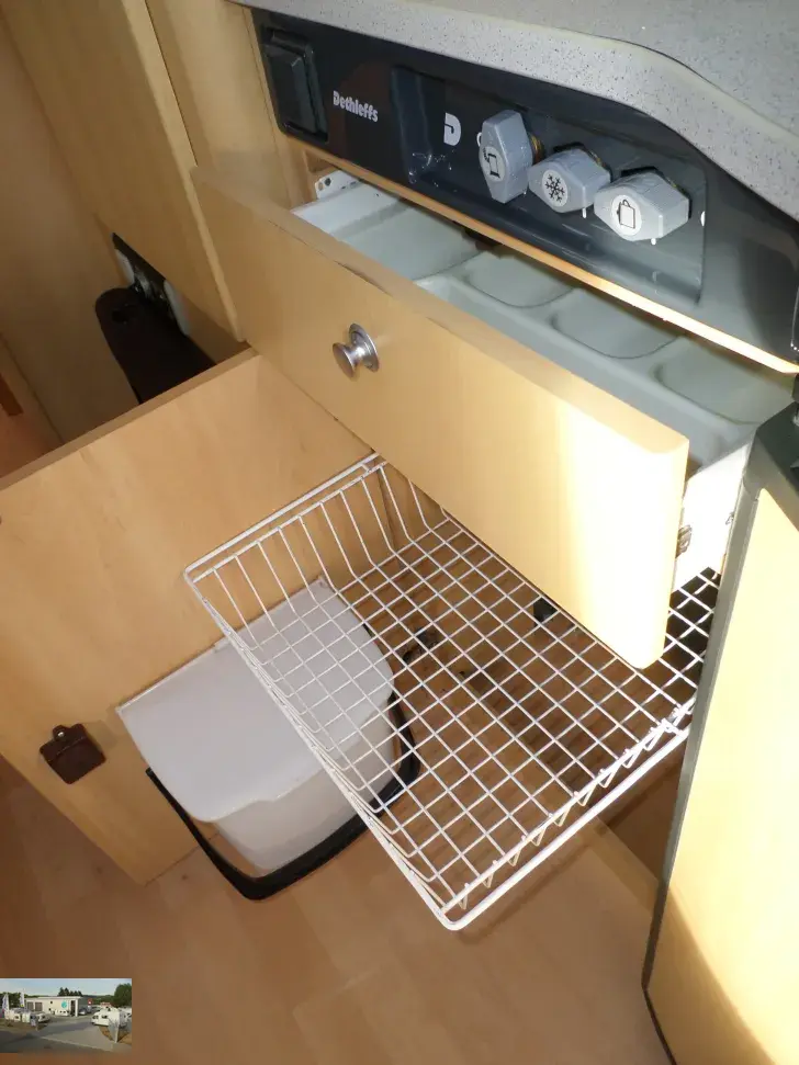 Fahrzeugbild Dethleffs Camper 490 TK Nr. 82 -Etagenb.,2 Sitzgruppen #13