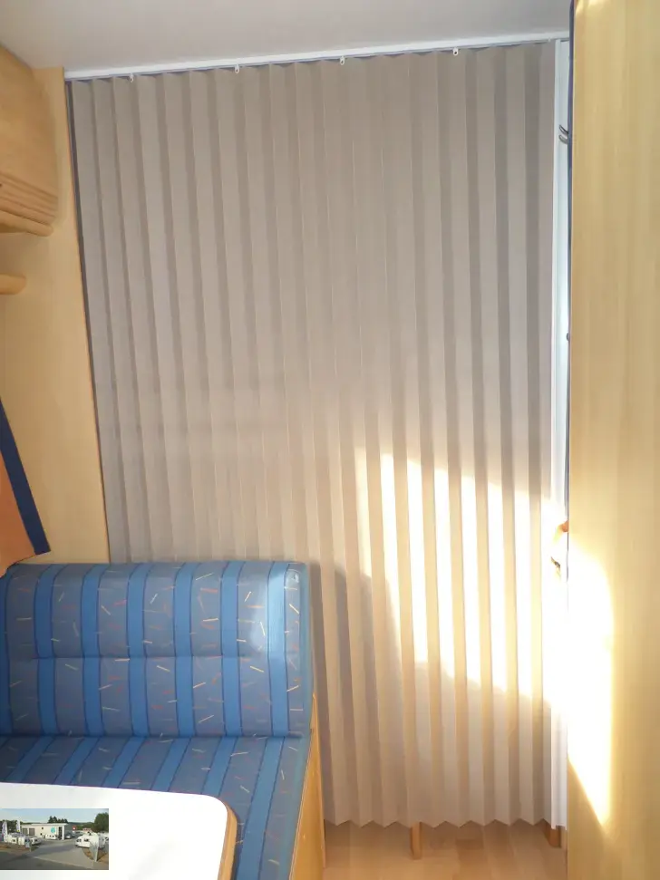 Fahrzeugbild Dethleffs Camper 490 TK Nr. 82 -Etagenb.,2 Sitzgruppen #16