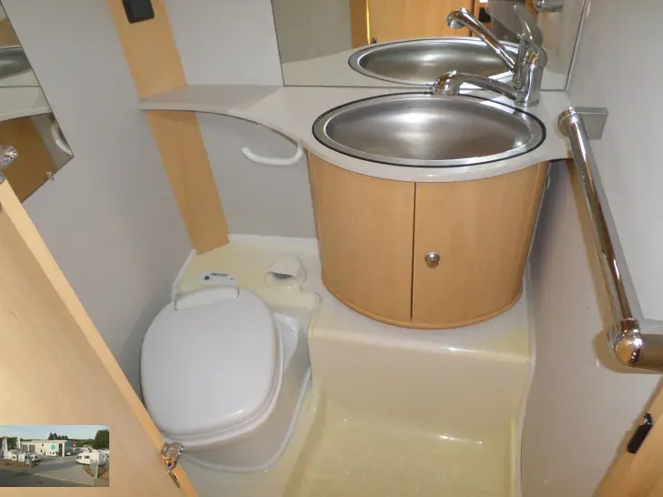 Fahrzeugbild Dethleffs Camper 490 TK Nr. 82 -Etagenb.,2 Sitzgruppen #23