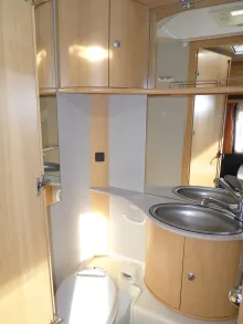 Fahrzeugbild Dethleffs Camper 490 TK Nr. 82 -Etagenb.,2 Sitzgruppen #24