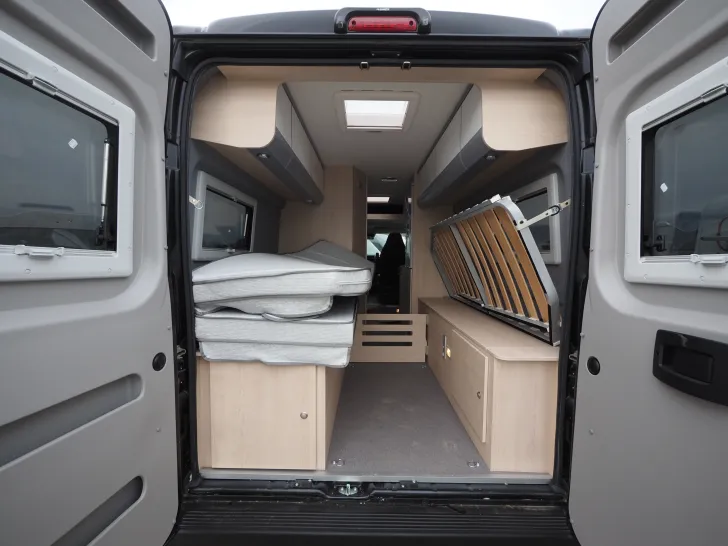 Fahrzeugbild Clever Runner, D+E Heizung, Fenster zus., Assistenzen #4