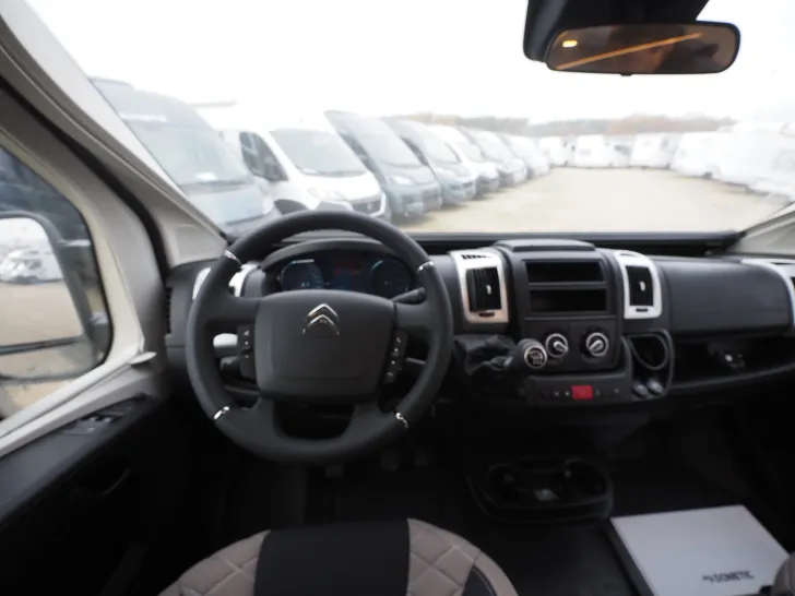 Fahrzeugbild Clever Runner, D+E Heizung, Fenster zus., Assistenzen #6