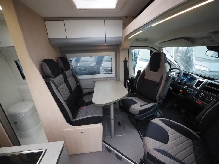 Fahrzeugbild Clever Runner, D+E Heizung, Fenster zus., Assistenzen #7