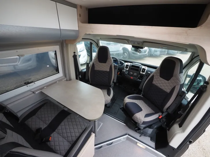 Fahrzeugbild Clever Runner, D+E Heizung, Fenster zus., Assistenzen #8