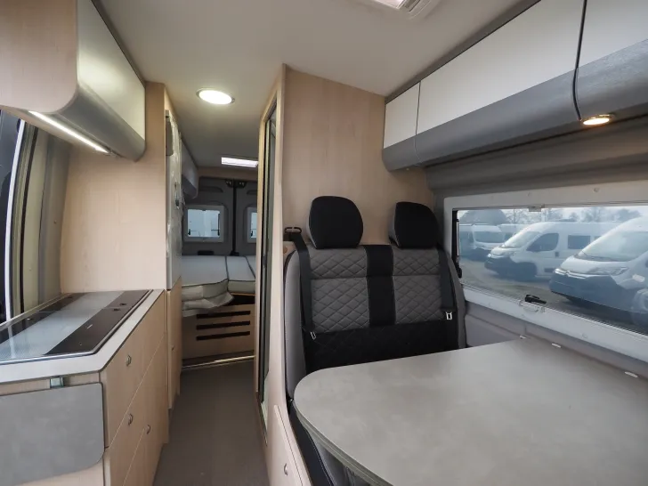 Fahrzeugbild Clever Runner, D+E Heizung, Fenster zus., Assistenzen #9