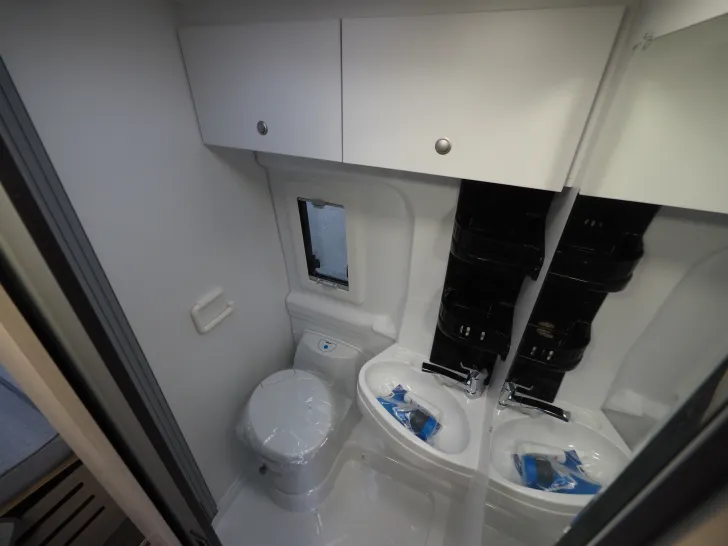 Fahrzeugbild Clever Runner, D+E Heizung, Fenster zus., Assistenzen #13