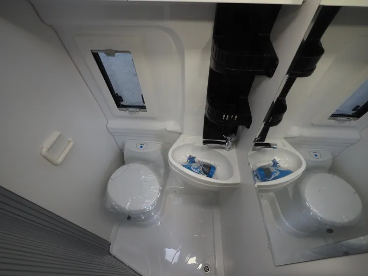 Fahrzeugbild Clever Runner, D+E Heizung, Fenster zus., Assistenzen #14