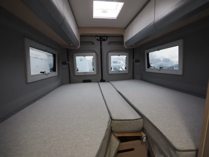 Fahrzeugbild Clever Runner, D+E Heizung, Fenster zus., Assistenzen #15