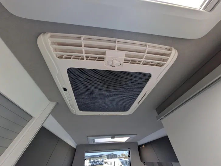 Fahrzeugbild La Strada Nova EB Mercedes 190 PS 190PS/Autom/Allrad/Klima/Navi/Solar #24