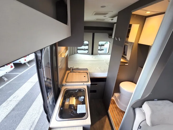 Fahrzeugbild LMC Innovan 590 #6