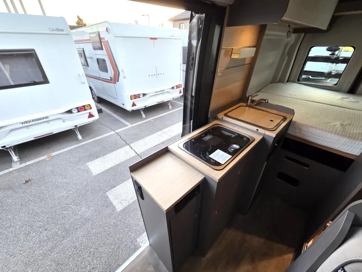 Fahrzeugbild LMC Innovan 590 #9