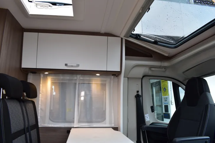 Fahrzeugbild Carado VAN V339 pro+ Queensbett, Combi-E, Variobad #5