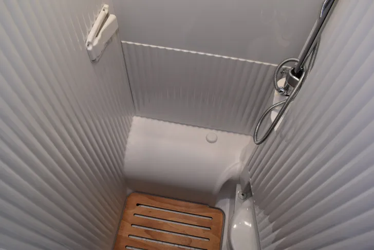 Fahrzeugbild Carado VAN V339 pro+ Queensbett, Combi-E, Variobad #15