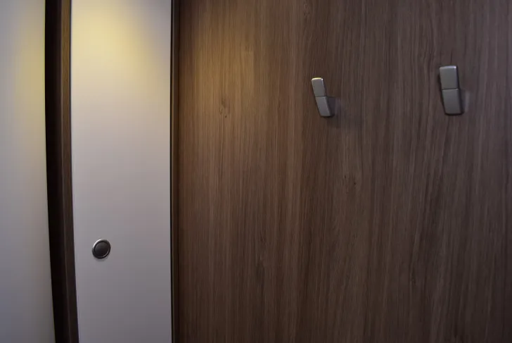 Fahrzeugbild Carado VAN V339 pro+ Queensbett, Combi-E, Variobad #16