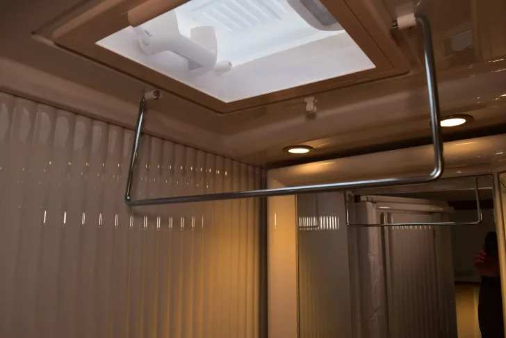 Fahrzeugbild Carado VAN V339 pro+ Queensbett, Combi-E, Variobad #17