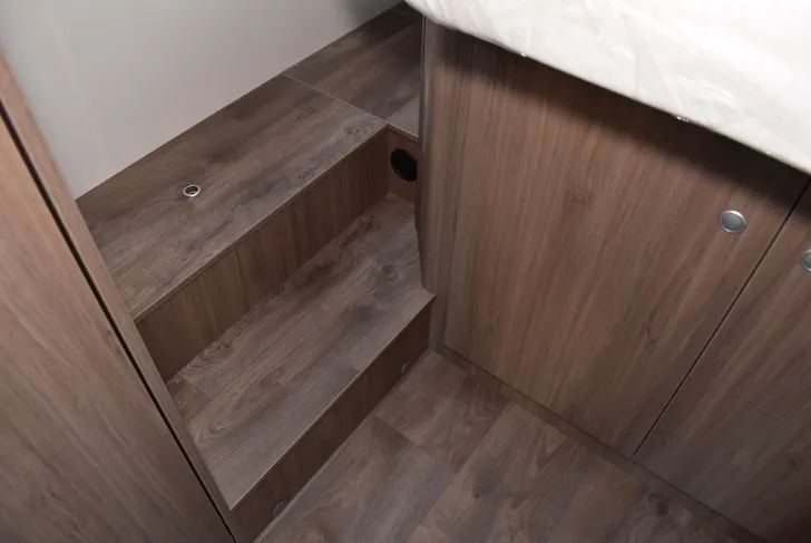 Fahrzeugbild Carado VAN V339 pro+ Queensbett, Combi-E, Variobad #19