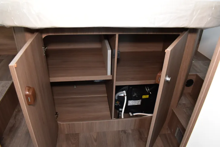 Fahrzeugbild Carado VAN V339 pro+ Queensbett, Combi-E, Variobad #22