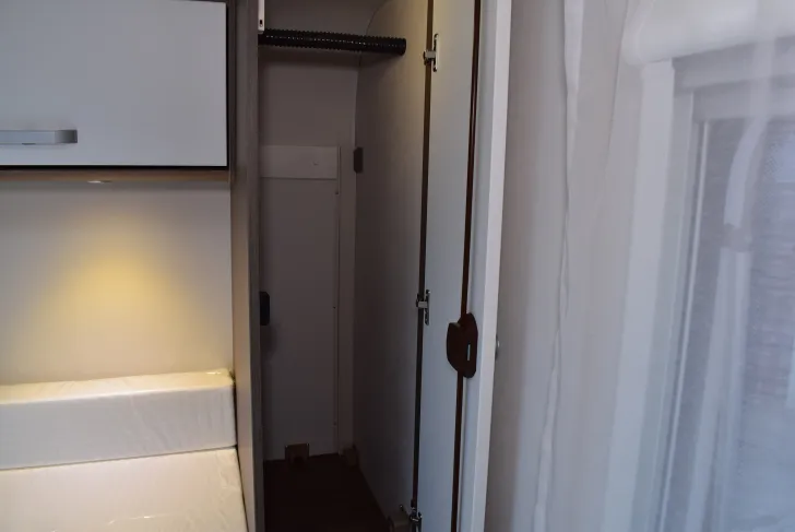 Fahrzeugbild Carado VAN V339 pro+ Queensbett, Combi-E, Variobad #26