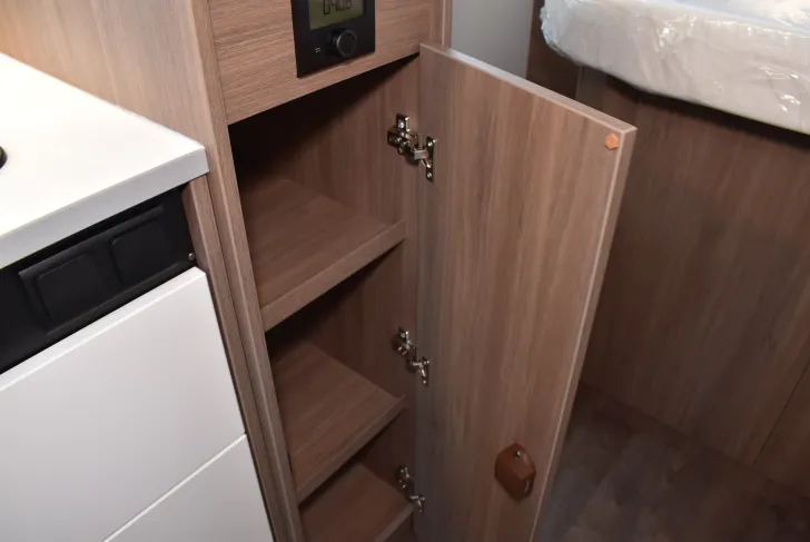 Fahrzeugbild Carado VAN V339 pro+ Queensbett, Combi-E, Variobad #28