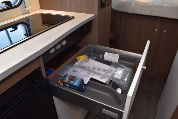 Fahrzeugbild Carado VAN V339 pro+ Queensbett, Combi-E, Variobad #31