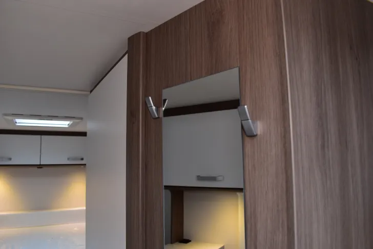 Fahrzeugbild Carado VAN V339 pro+ Queensbett, Combi-E, Variobad #33