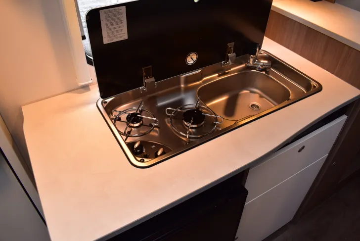 Fahrzeugbild Carado VAN V339 pro+ Queensbett, Combi-E, Variobad #34