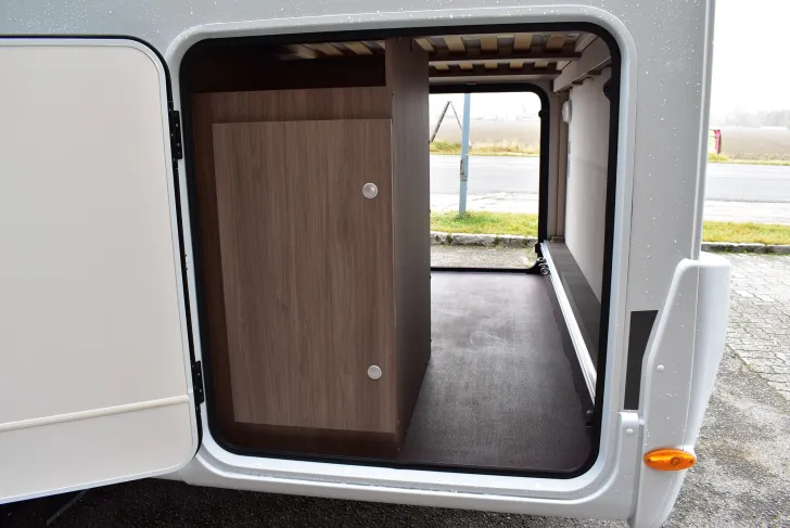 Fahrzeugbild Carado VAN V339 pro+ Queensbett, Combi-E, Variobad #37