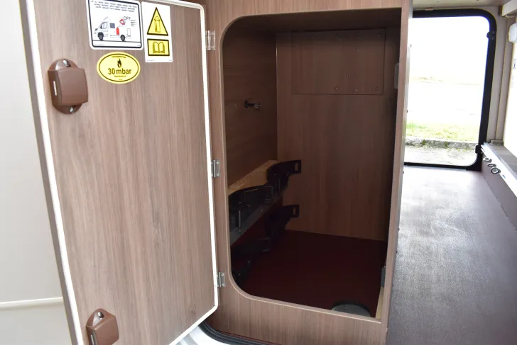 Fahrzeugbild Carado VAN V339 pro+ Queensbett, Combi-E, Variobad #38