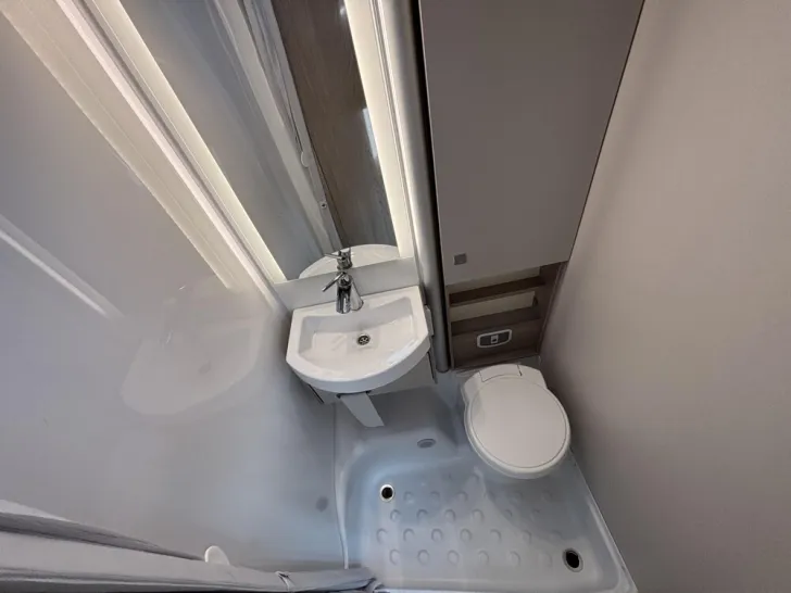 Fahrzeugbild Bürstner Lineo T 700 #12