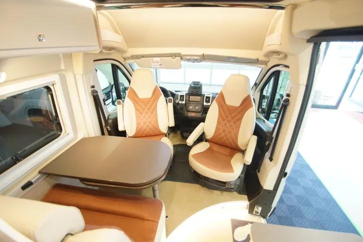 Fahrzeugbild Bürstner Campeo C 600 AUFSTELLDACH #8