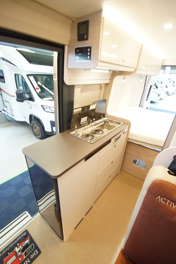 Fahrzeugbild Bürstner Campeo C 600 AUFSTELLDACH #10