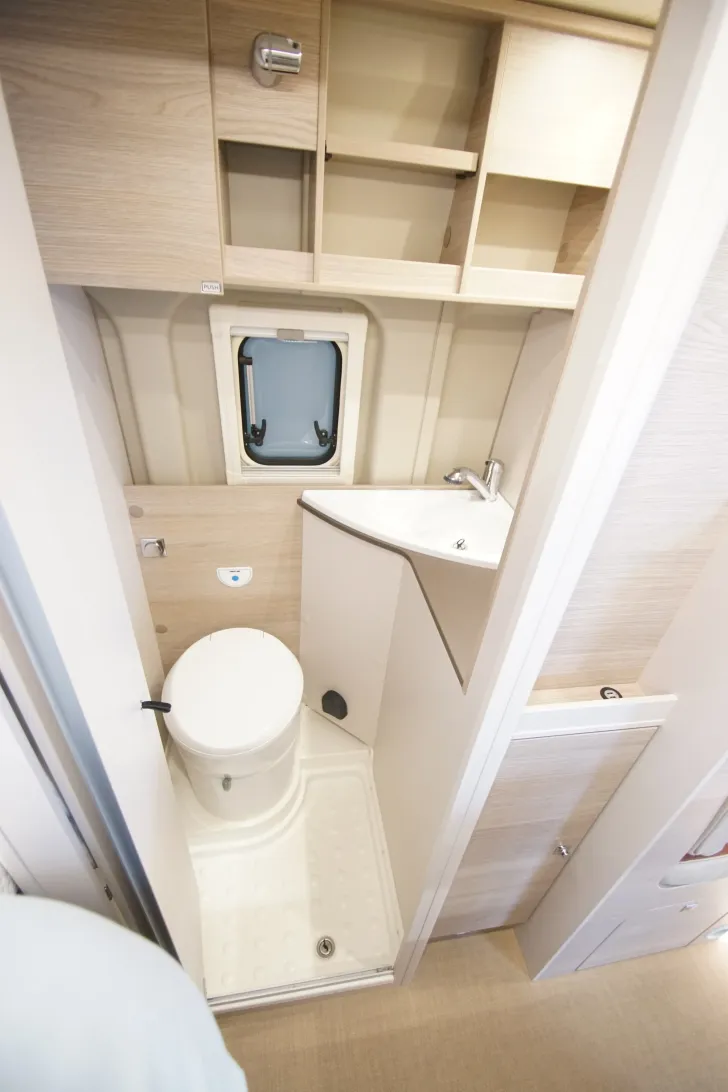 Fahrzeugbild Bürstner Campeo C 600 AUFSTELLDACH #12