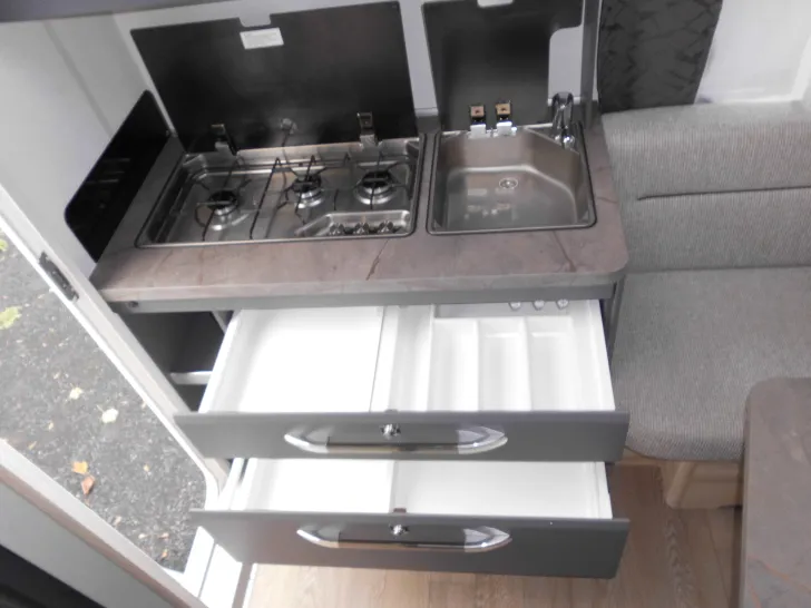 Fahrzeugbild Hobby De Luxe 400 SFe #9