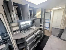 Fahrzeugbild Hobby De Luxe 545 KMF FUßBODENERWÄRMUNG, AUFLASTUNG #11