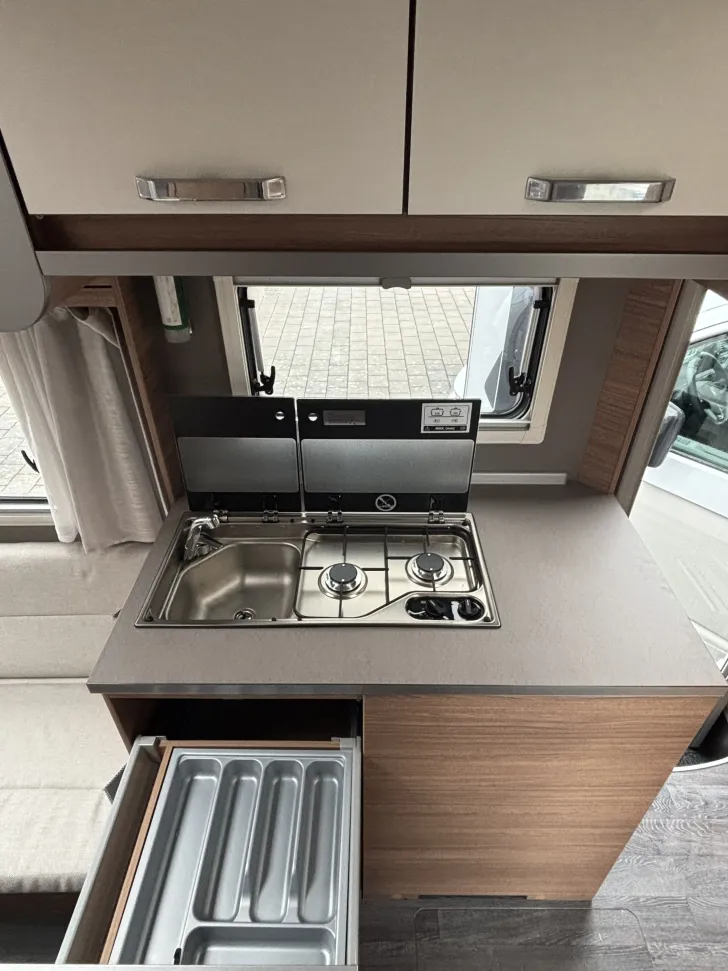 Fahrzeugbild Weinsberg X-CURSION VAN 500 LT EDITION [PEPPER] Diesel+Elektroheizg. el.Stufe #9