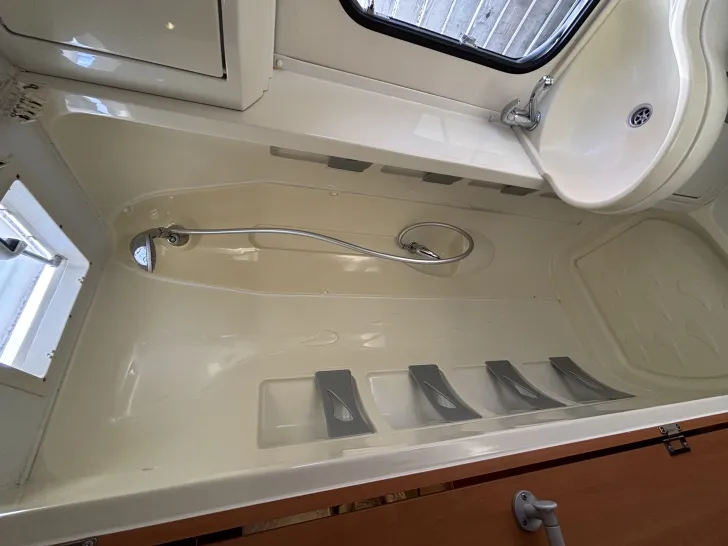 Fahrzeugbild Ci Elliot Garage #5